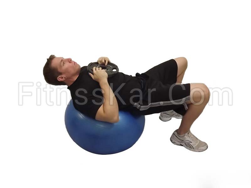 شکم با وزنه روی توپ ورزشی - تصویر 1